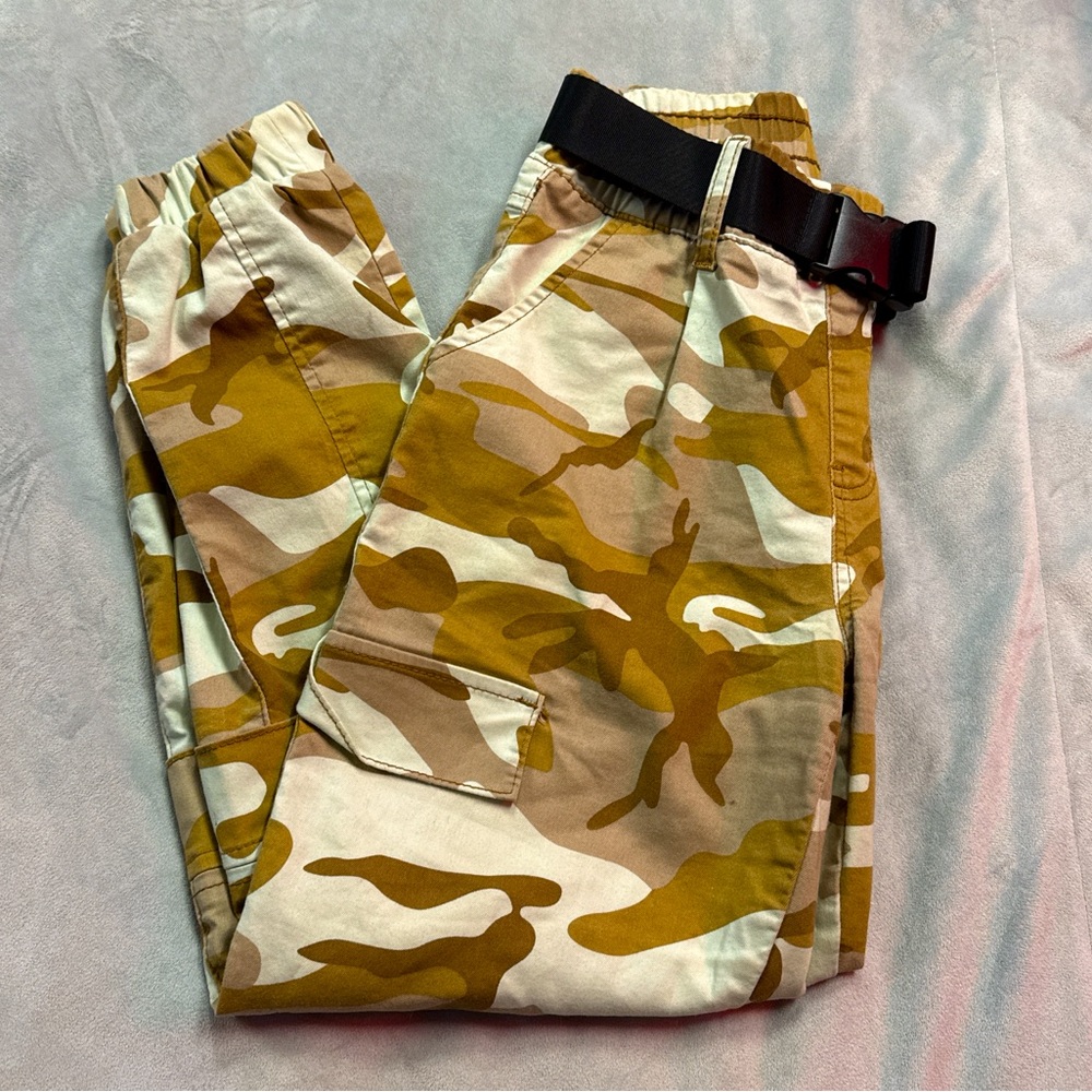 Camo cargo pants 1/2